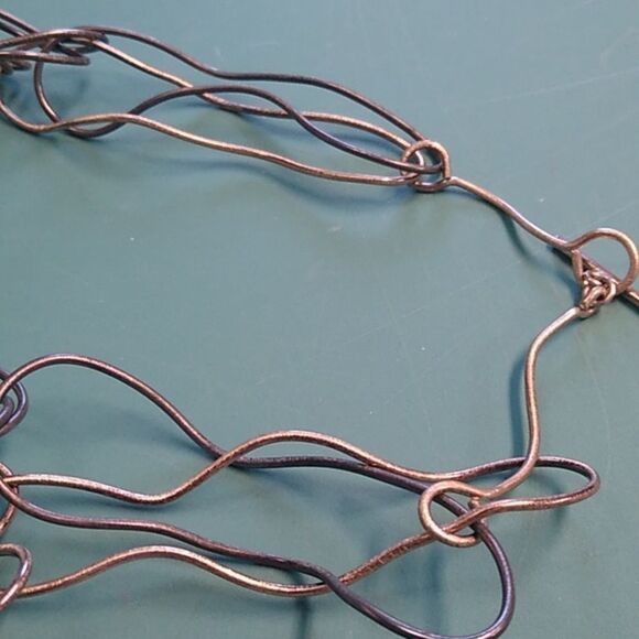 Paper clip Linked elongated sculpted statement necklace - Picture 10 of 10